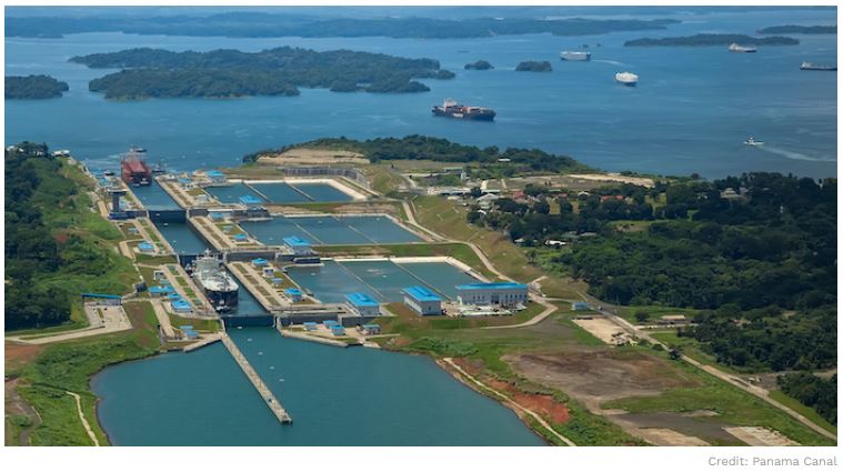 Panama_channel_waiting